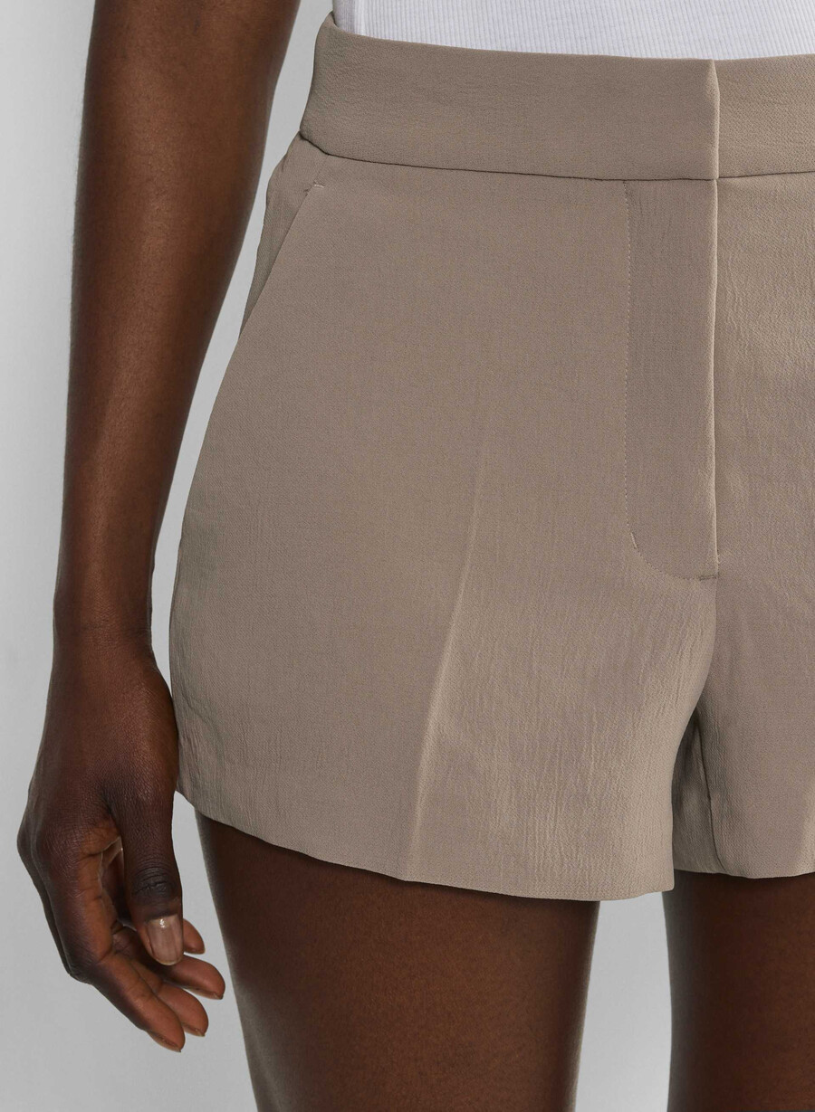 limitless short curve-fit mini - crepette nomad taupe