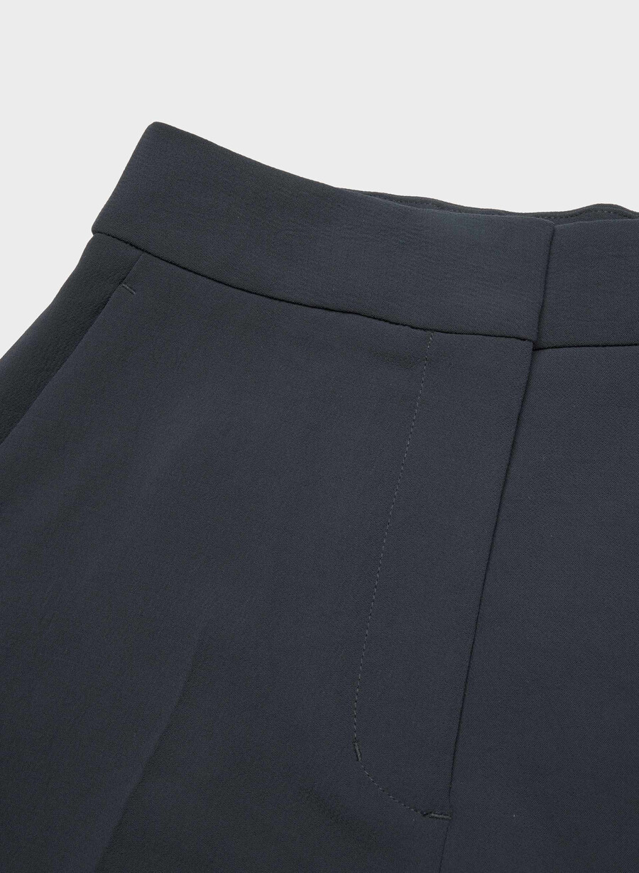limitless short curve-fit mid-thigh - crepette dark night navy