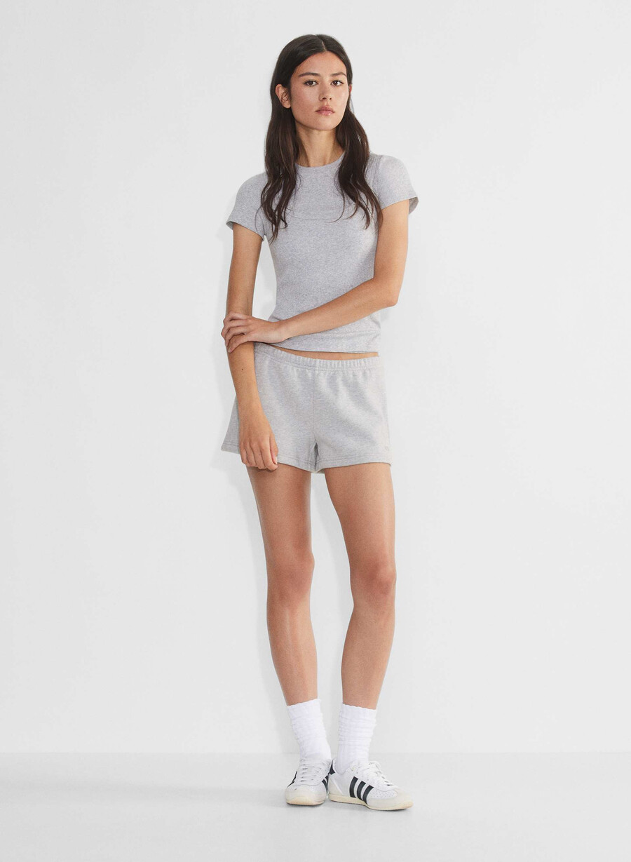 kuschelige boyfriend-mini-shorts aus sweatfleece mit niedrigem bund heather chrome
