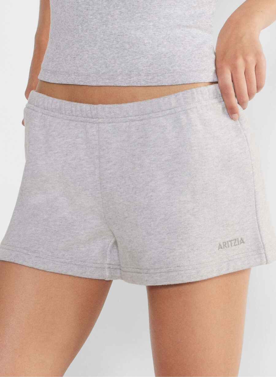 kuschelige boyfriend-mini-shorts aus sweatfleece mit niedrigem bund heather chrome