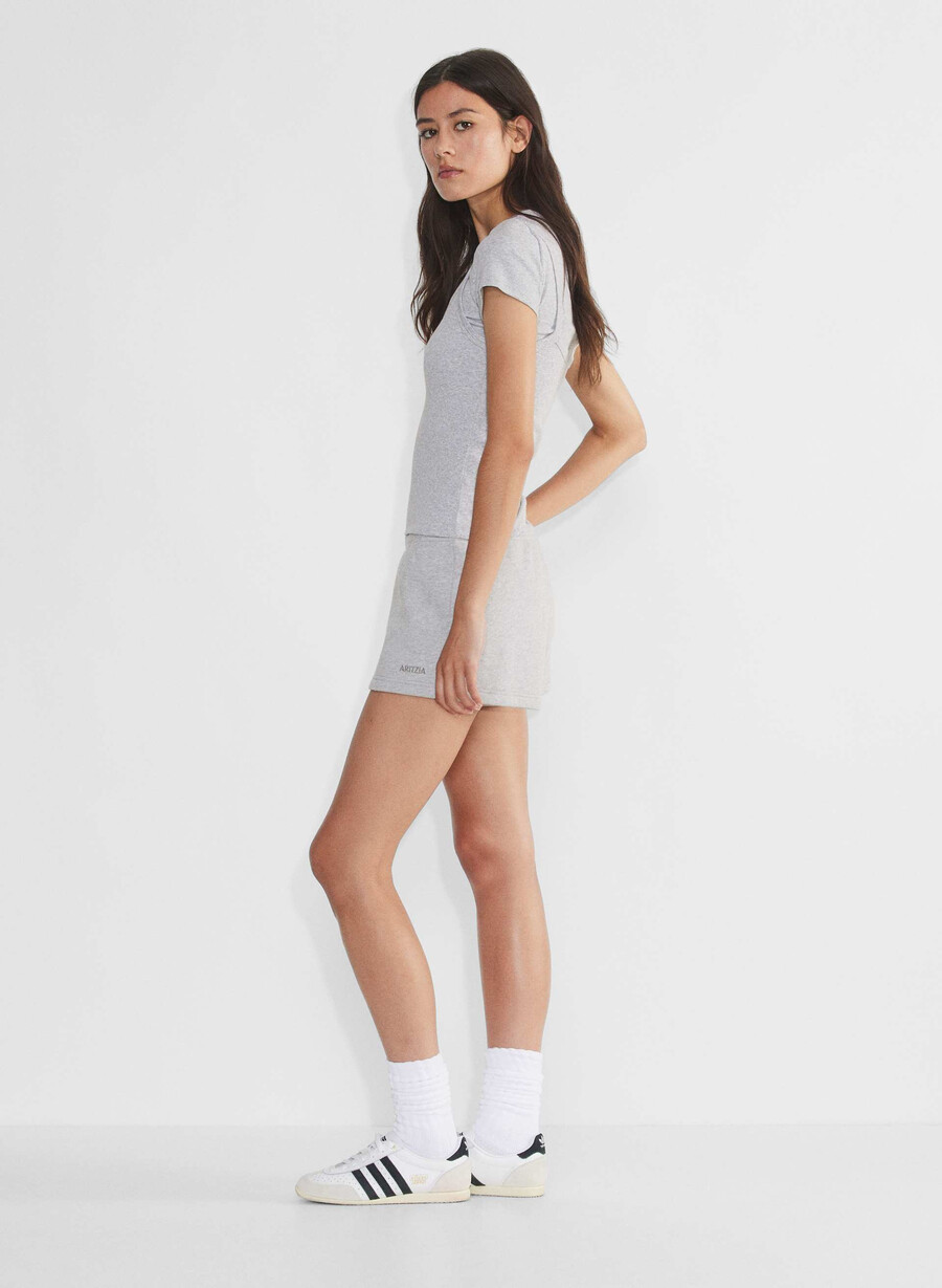 kuschelige boyfriend-mini-shorts aus sweatfleece mit niedrigem bund heather chrome