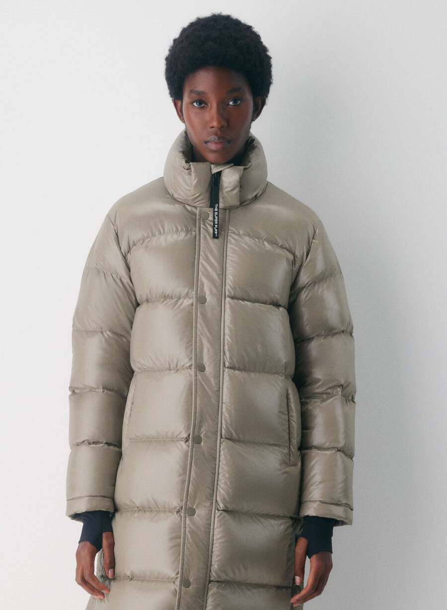 the super puff lang - hochglänzend modern taupe