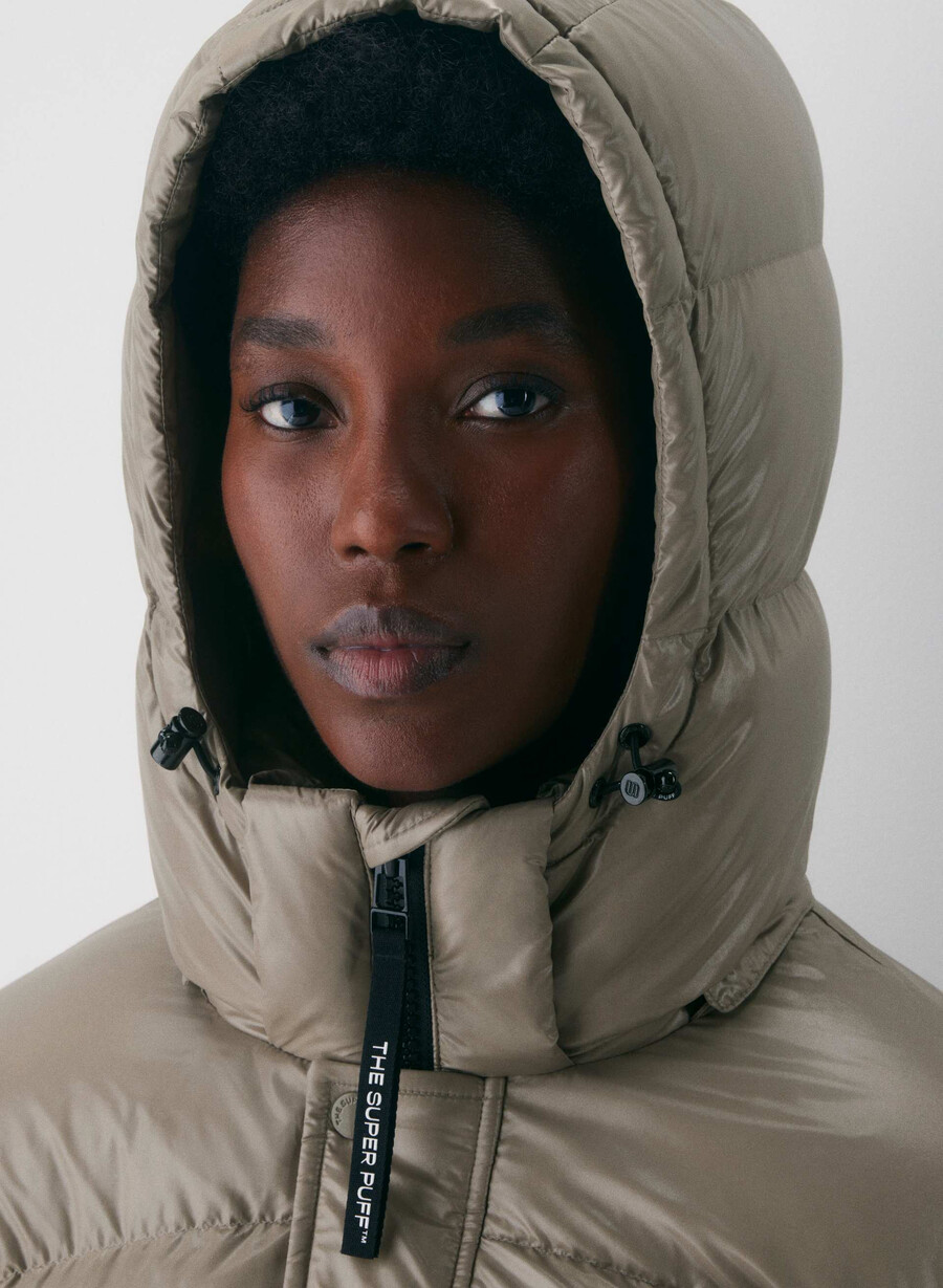 the super puff lang - hochglänzend modern taupe