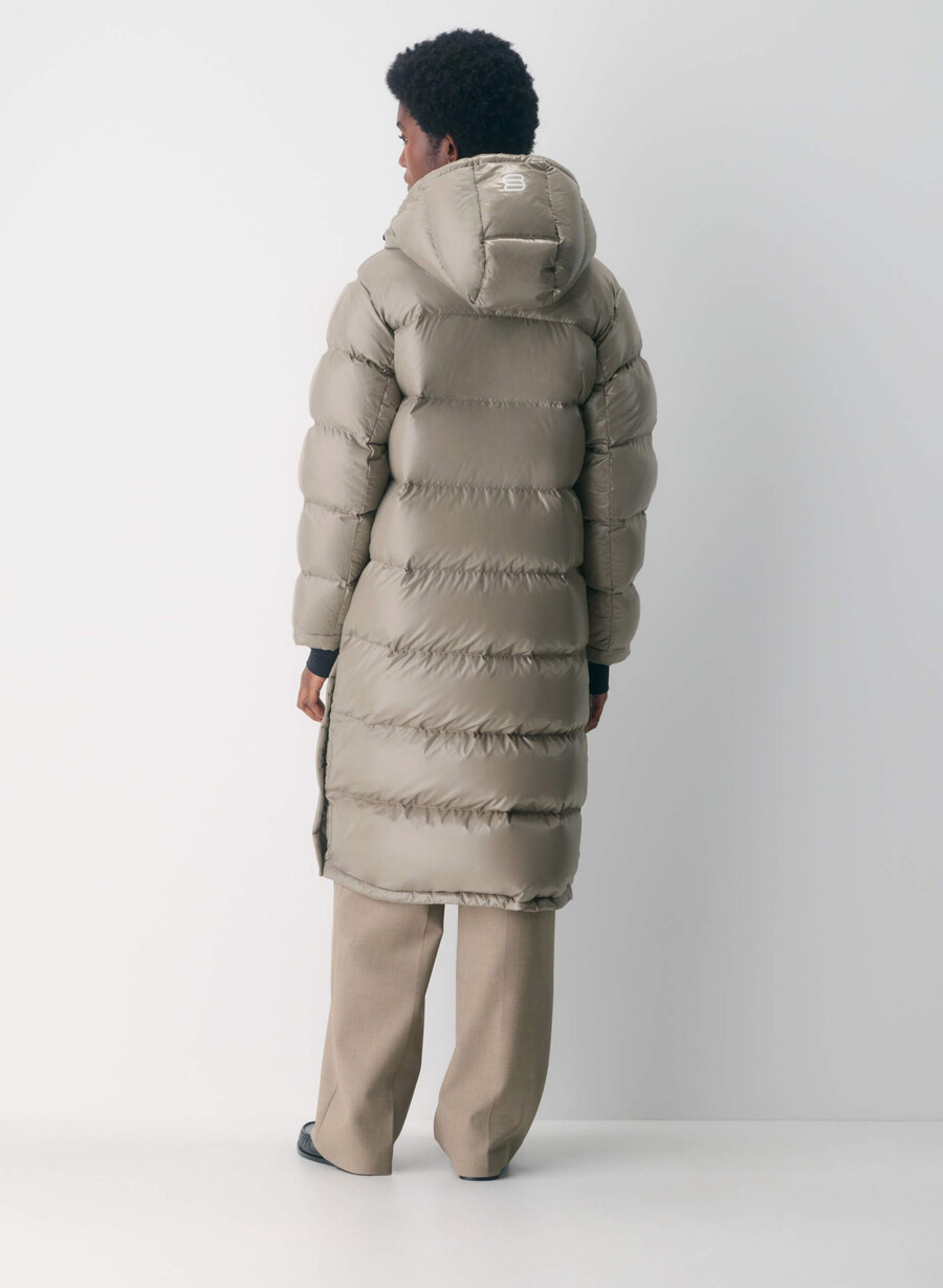 the super puff lang - hochglänzend modern taupe