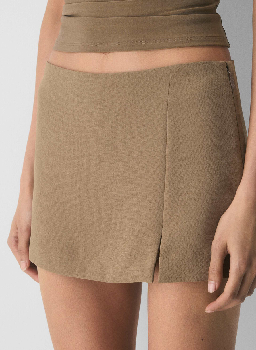 daphne skort – crepette folio braun