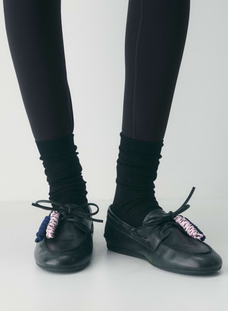 sperry x aritzia slim bootsschuh – glattleder used-look schwarz