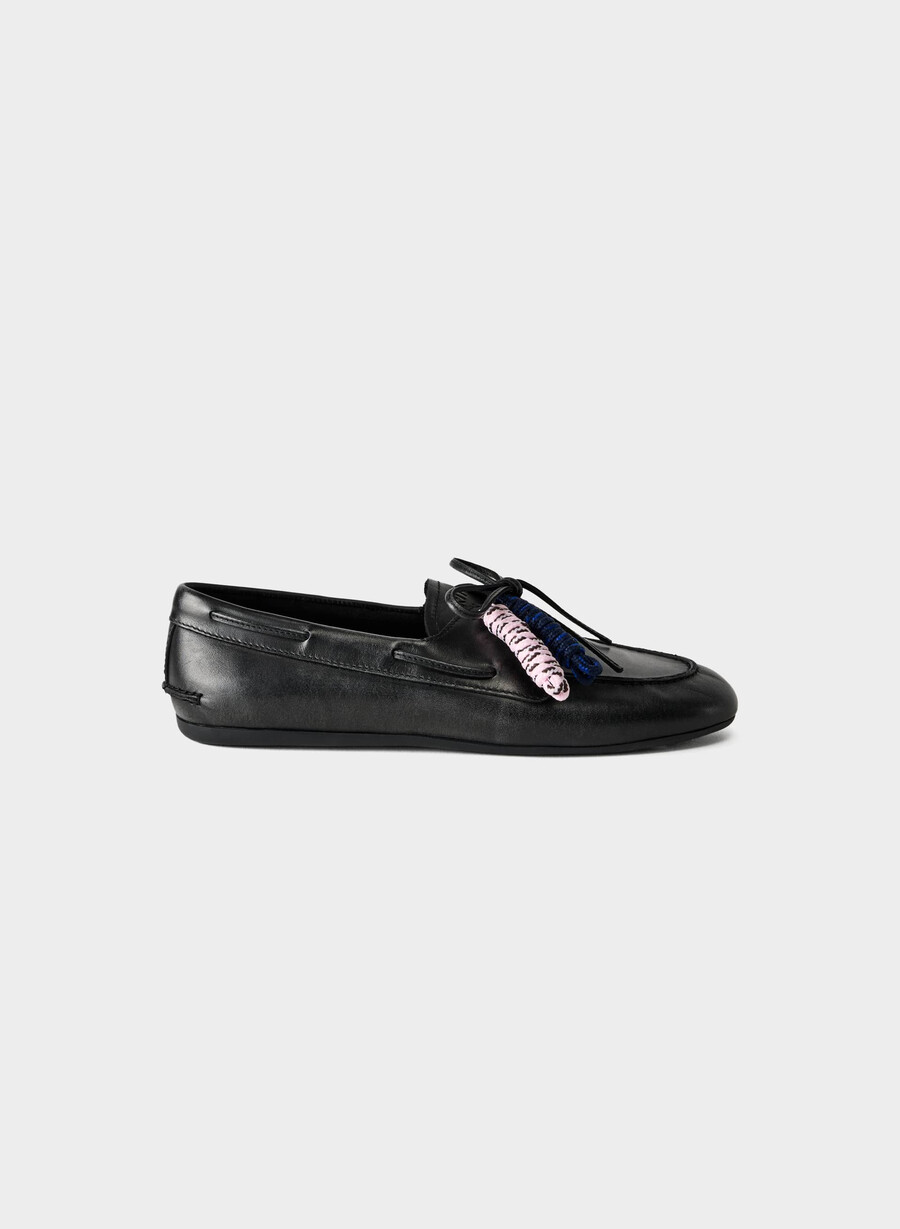sperry x aritzia slim bootsschuh – glattleder used-look schwarz