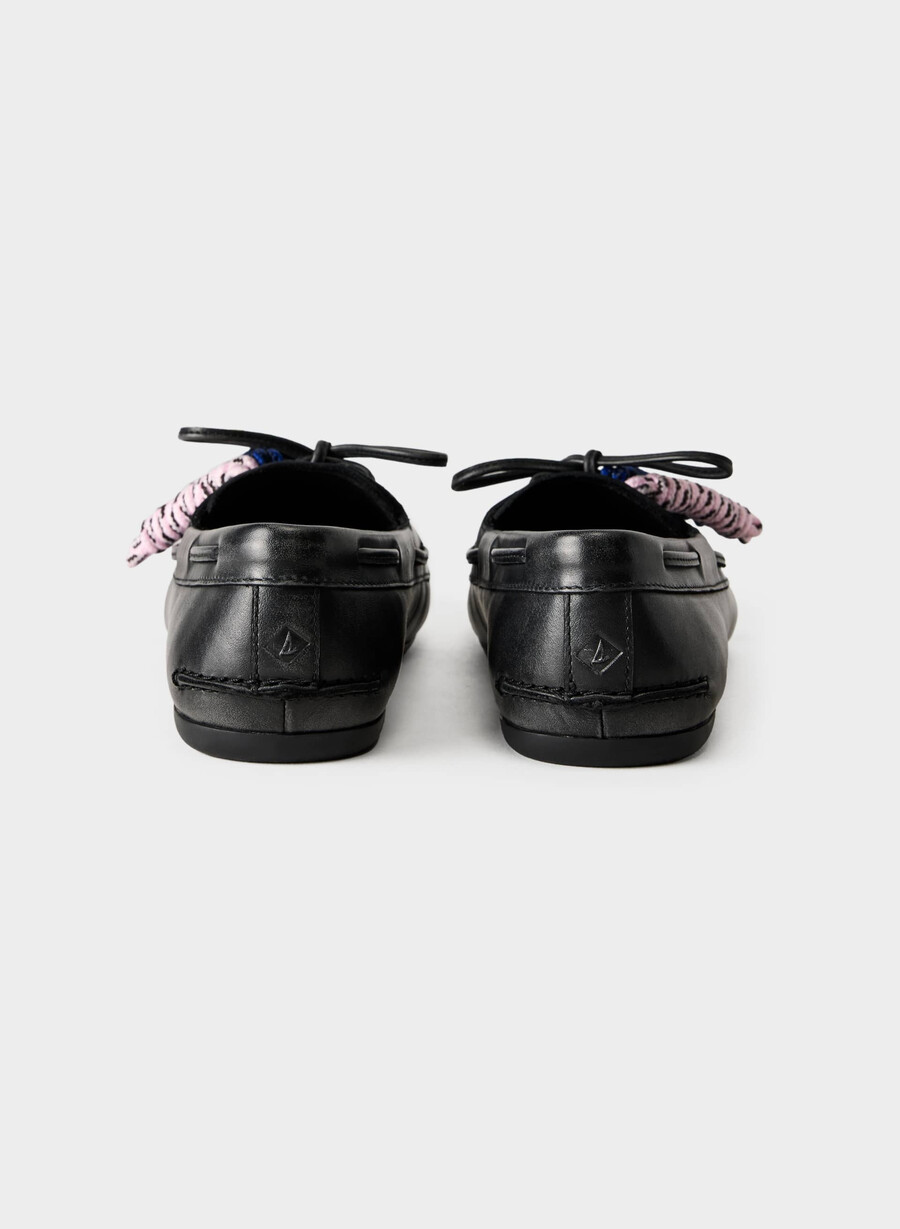 sperry x aritzia slim bootsschuh – glattleder used-look schwarz