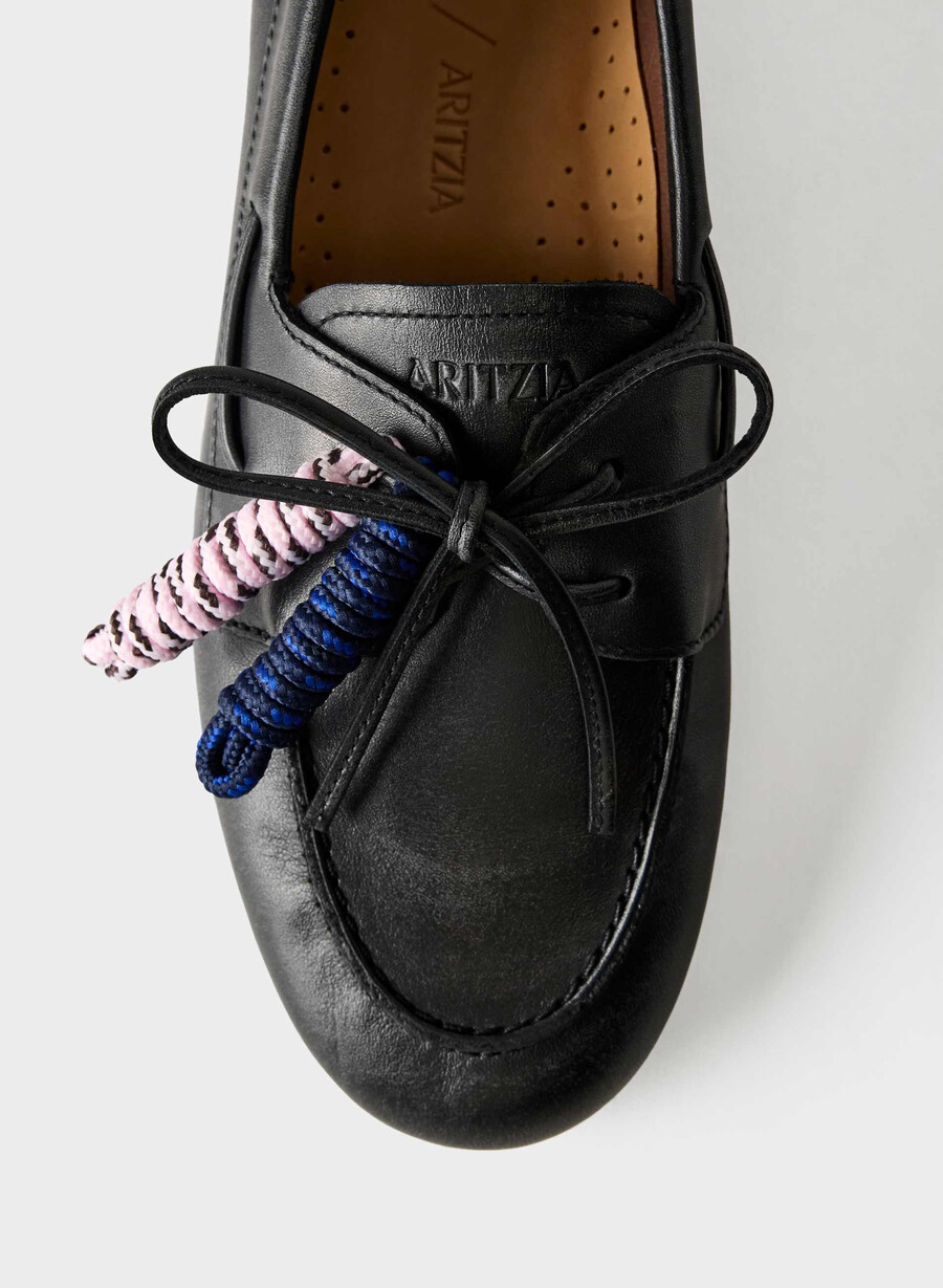 sperry x aritzia slim bootsschuh – glattleder used-look schwarz