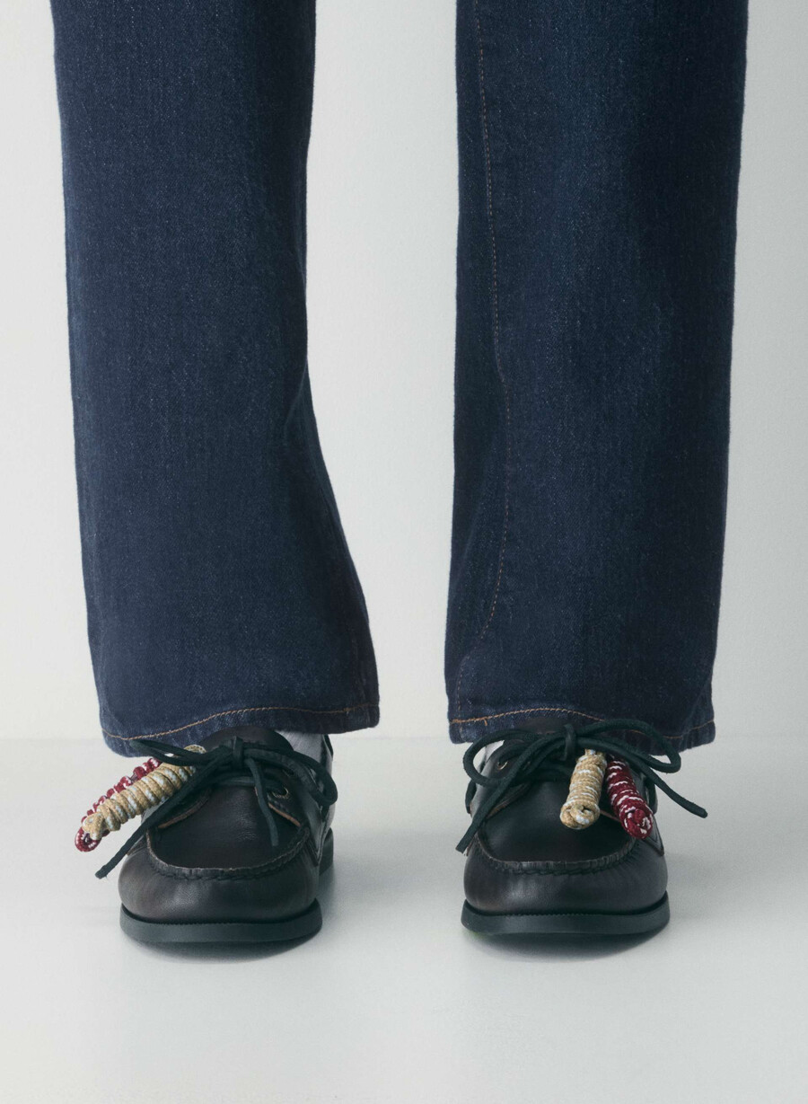 sperry x aritzia ao bootsschuh – glattleder used-look schwarzbraun