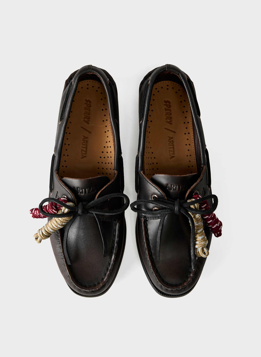 sperry x aritzia ao bootsschuh – glattleder used-look schwarzbraun