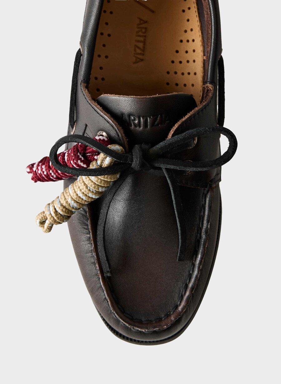 sperry x aritzia ao bootsschuh – glattleder used-look schwarzbraun
