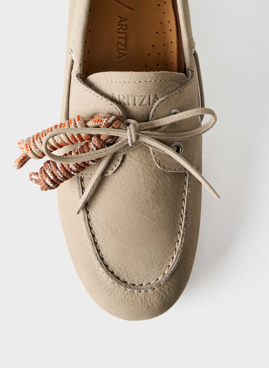 sperry x aritzia slim bootsschuh – nubukleder farbe beige