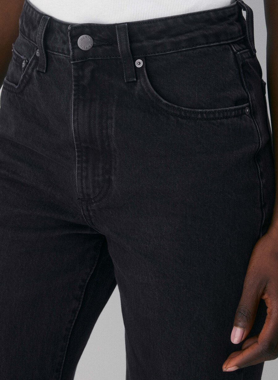 denim forum die farrah curve-fit hi-rise wide jeans schwarzer eyeliner