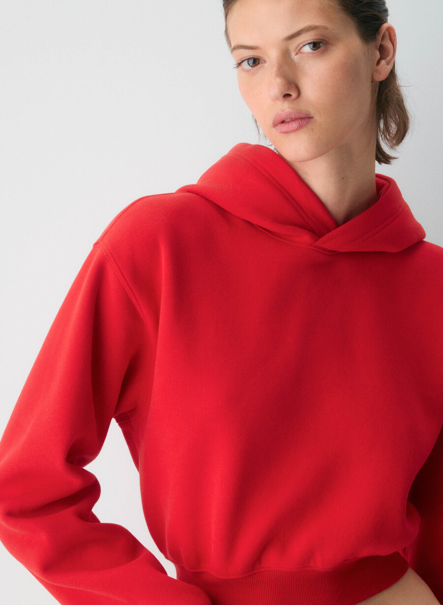 kuscheliger sweatfleece-hoodie in perfektem crop-top blinkend rot