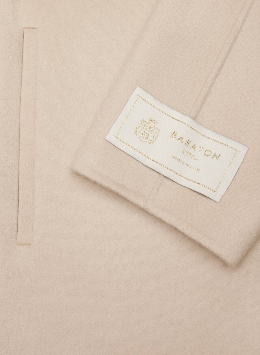 der doppelseitige slouch mantel – luxe rewool marcona beige