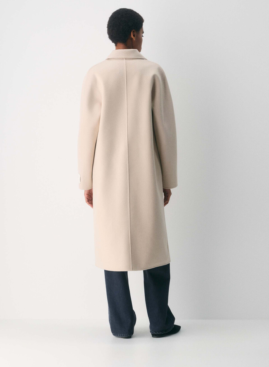 der doppelseitige slouch mantel – luxe rewool marcona beige