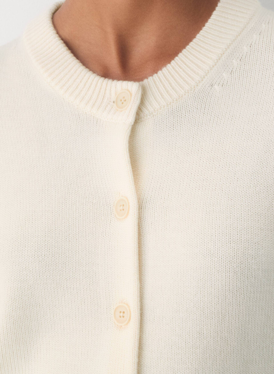 essential merino-strickjacke mit rundhalsausschnitt schwarz