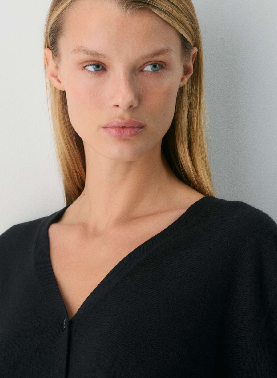 bare merino wool v-neck cardigan schwarz