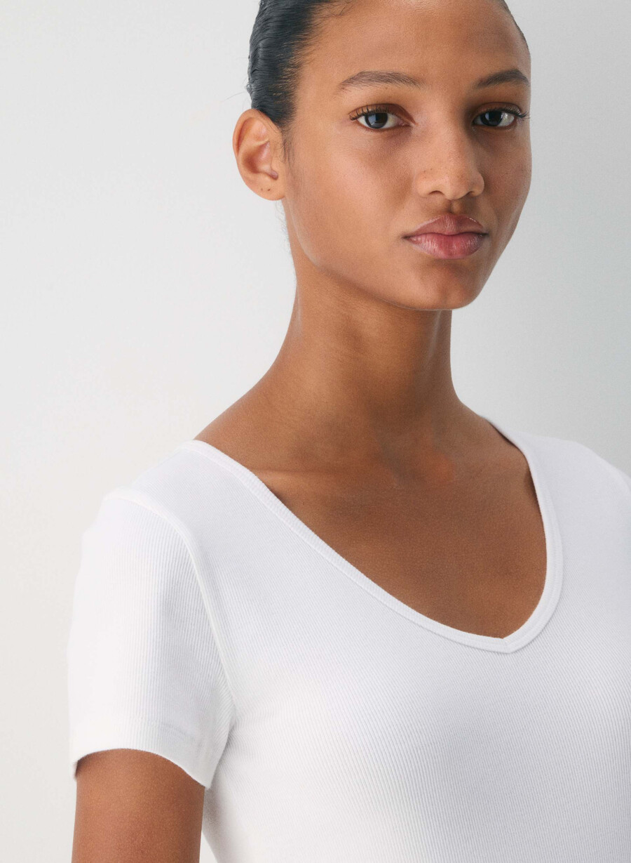 homestretch rippstrick-t-shirt mit v-ausschnitt weiss