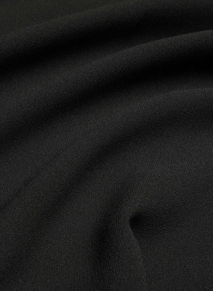 bluse aus schwarzem stoff
