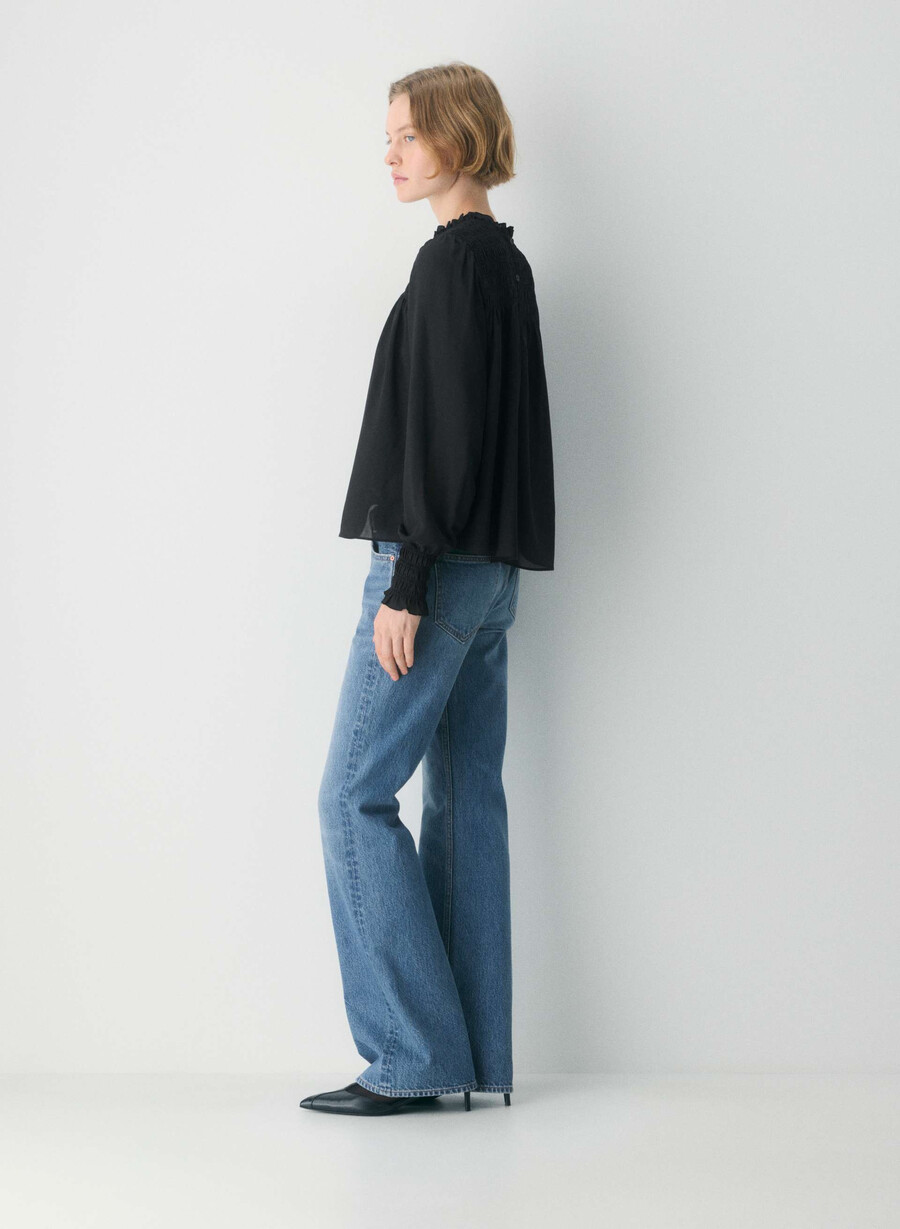 bluse aus schwarzem stoff