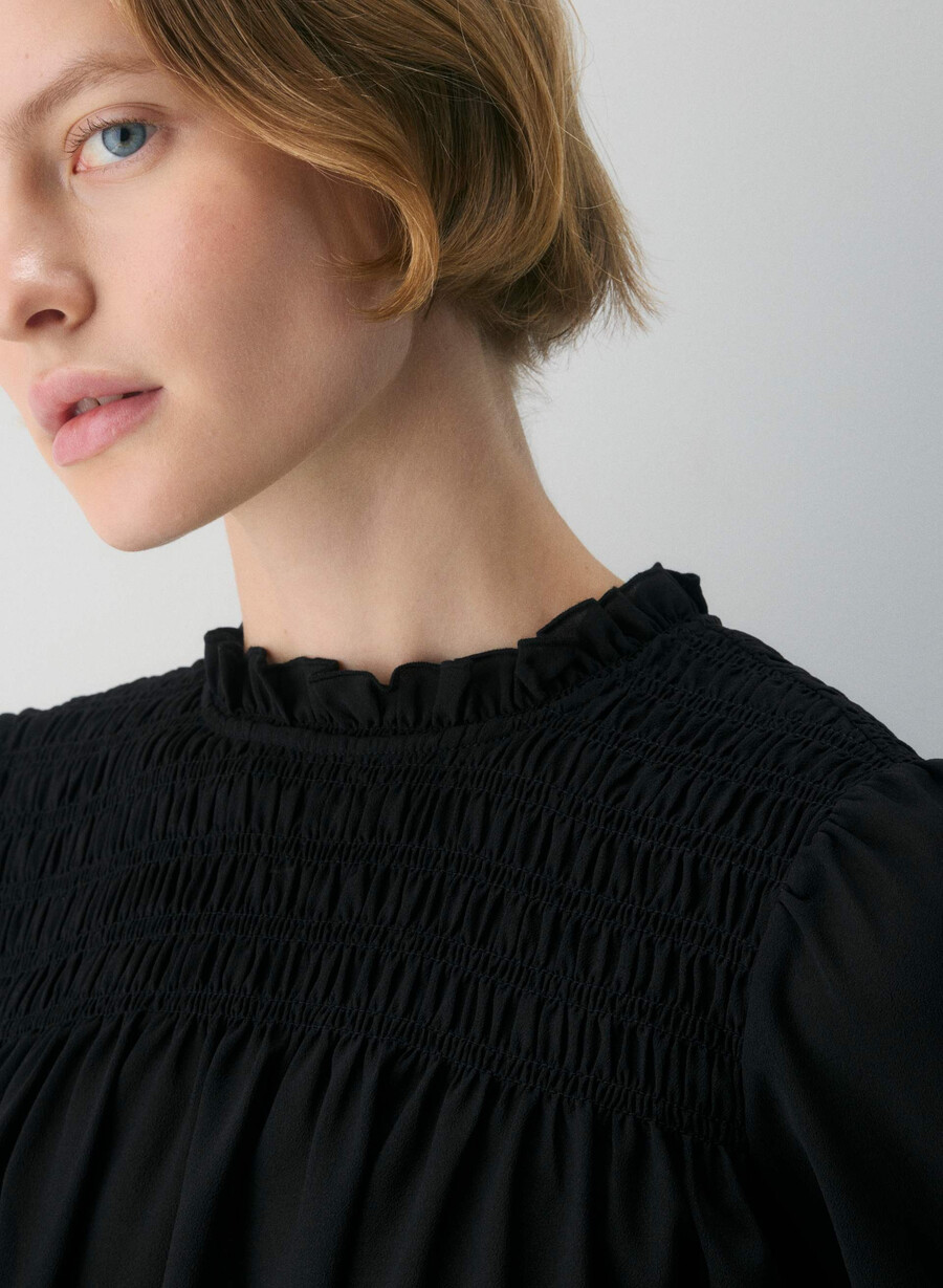 bluse aus schwarzem stoff