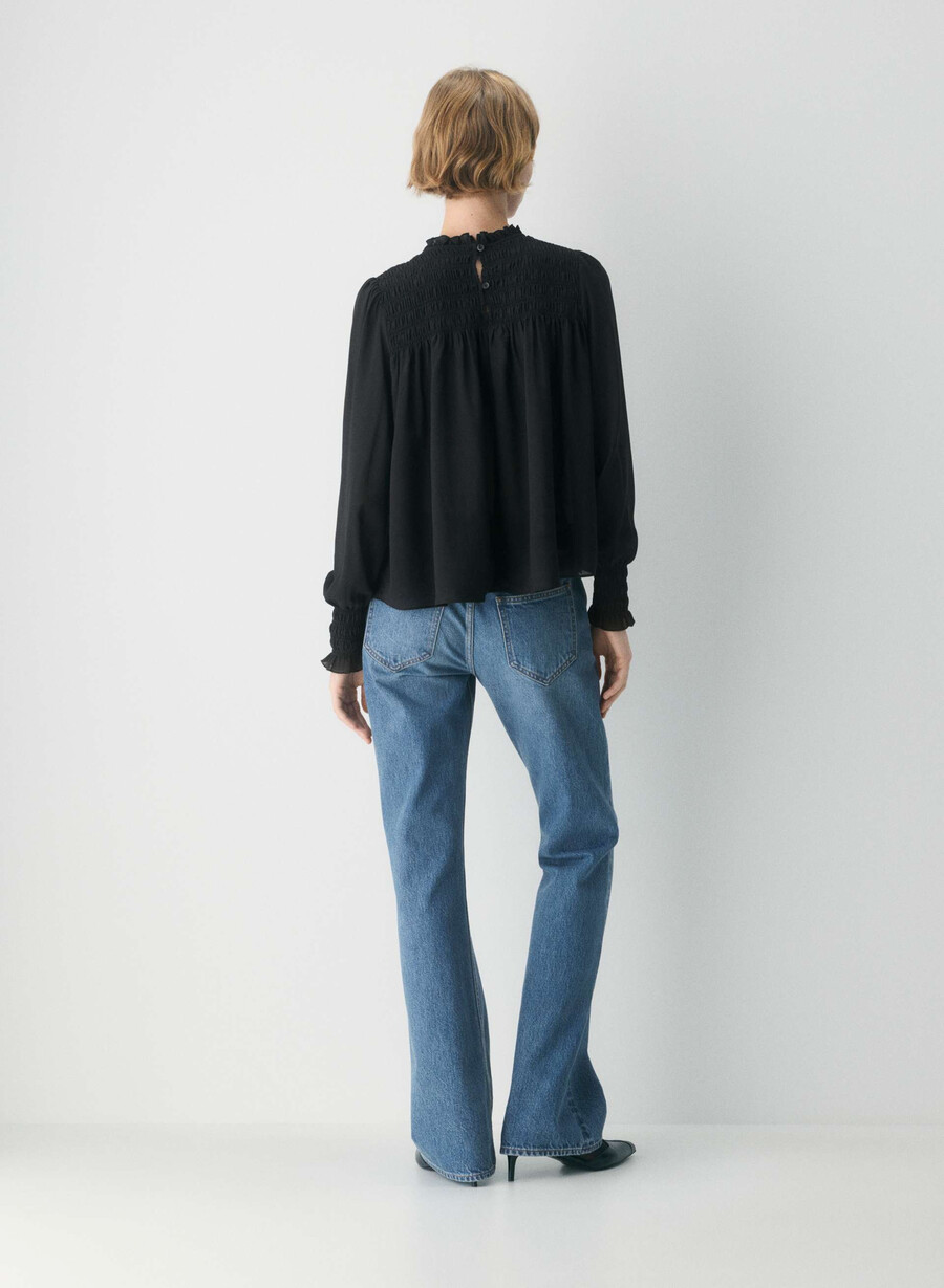 bluse aus schwarzem stoff