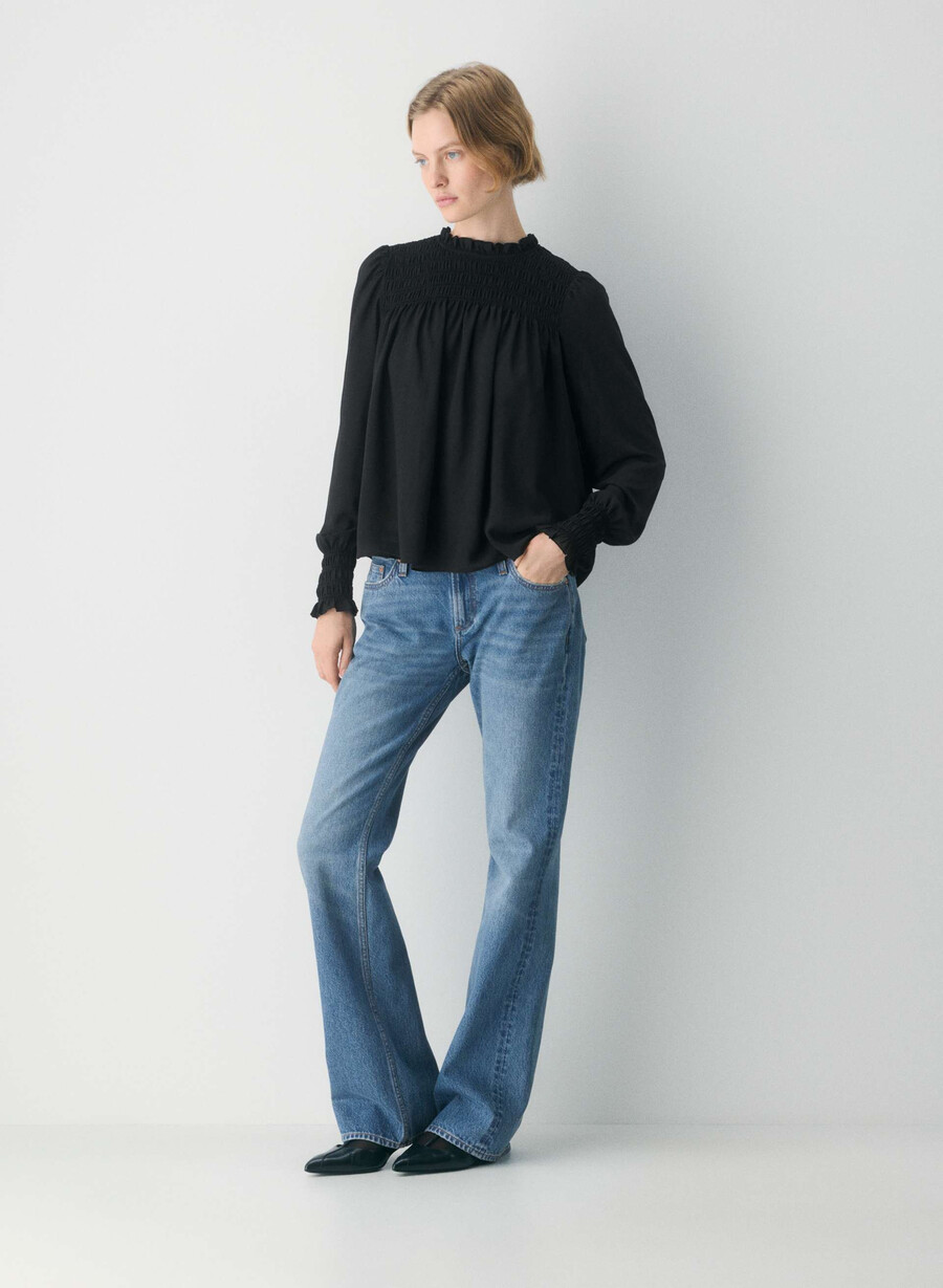 bluse aus schwarzem stoff