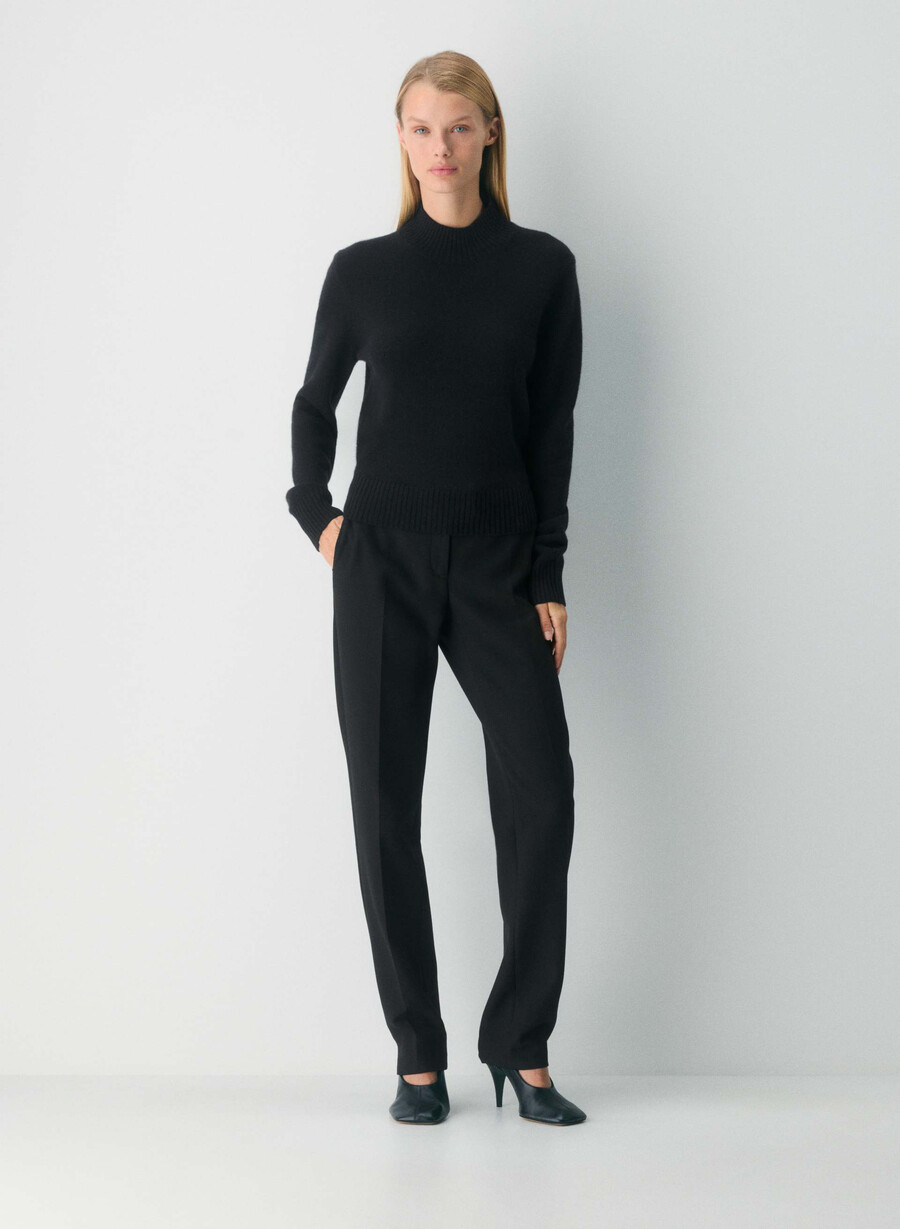 essential cashmere shrunken mockneck schwarz