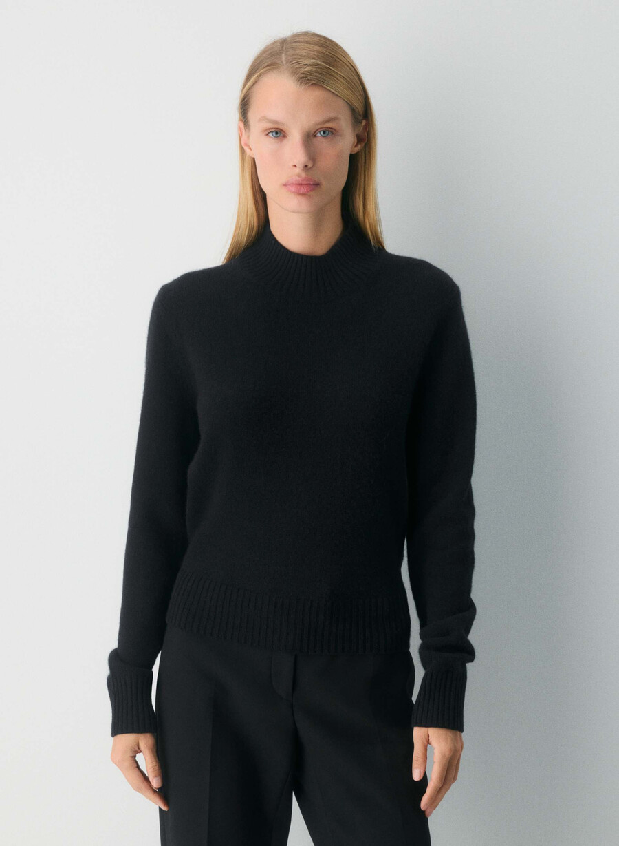 essential cashmere shrunken mockneck schwarz