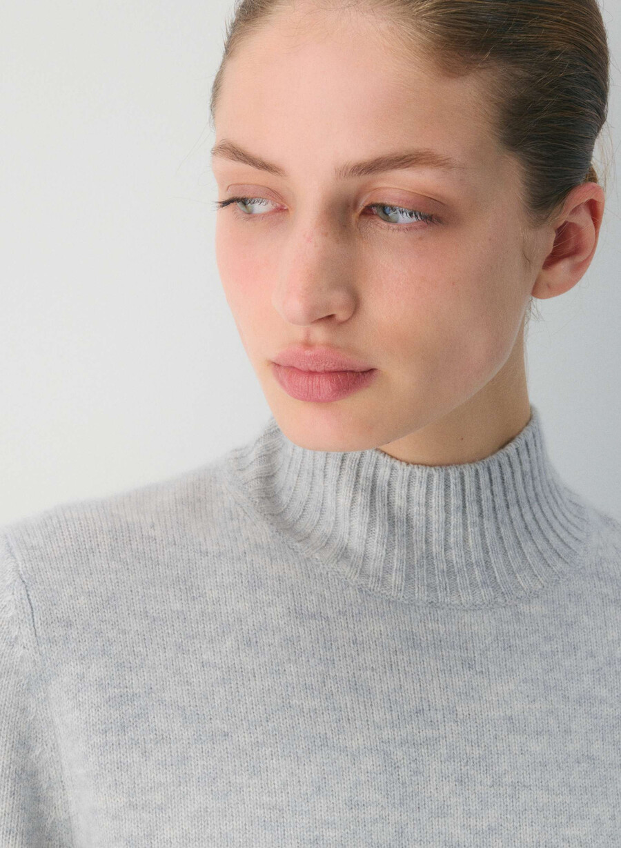 essential cashmere shrunken mockneck heather chrome