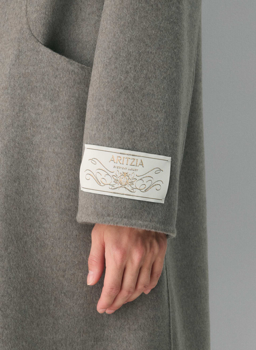 der doppelseitige cocoon-mantel – luxe rewool heather matte pearl