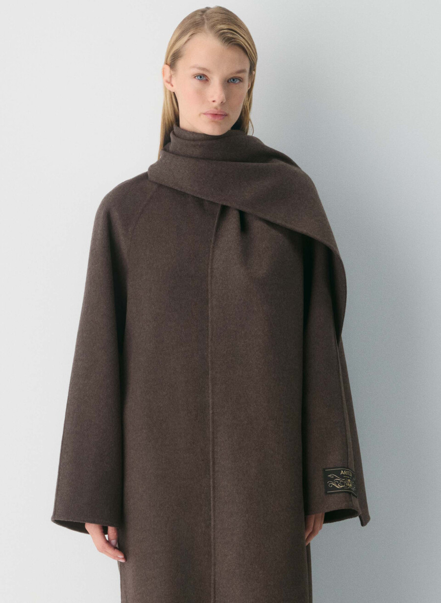 der doppelseitige mantel „embrace – luxe rewool soot