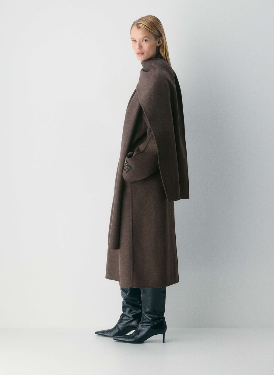 der doppelseitige mantel „embrace – luxe rewool soot