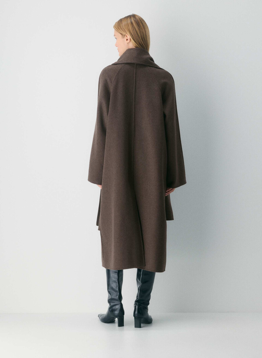 der doppelseitige mantel „embrace – luxe rewool soot