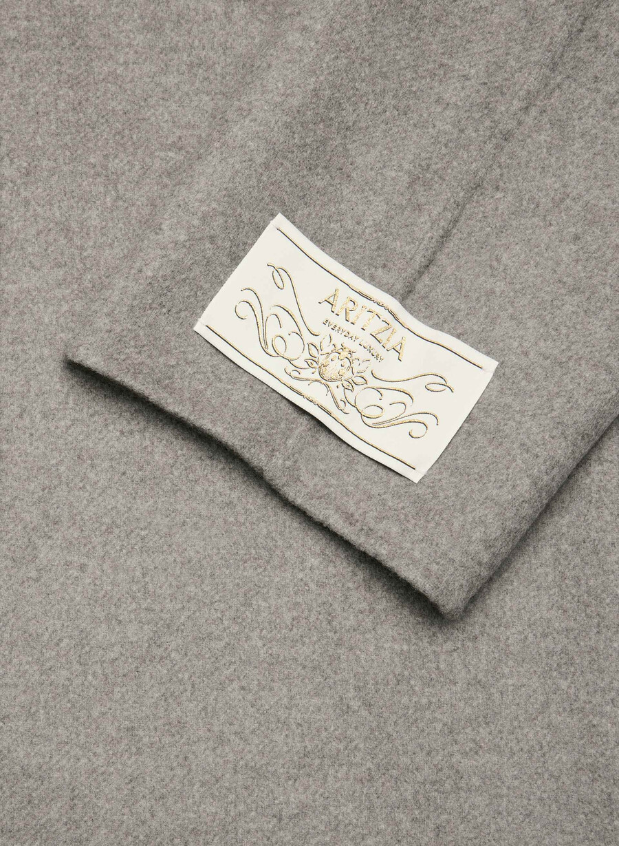 der doppelseitige mantel „embrace – luxe rewool heather dark taupe