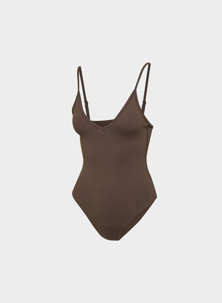 life essential v-ausschnitt body in sattem mokkabraun