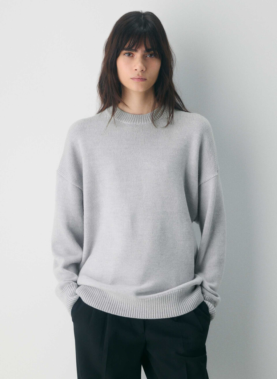 grober merinowollpullover mit rundhalsausschnitt meliertes chrom