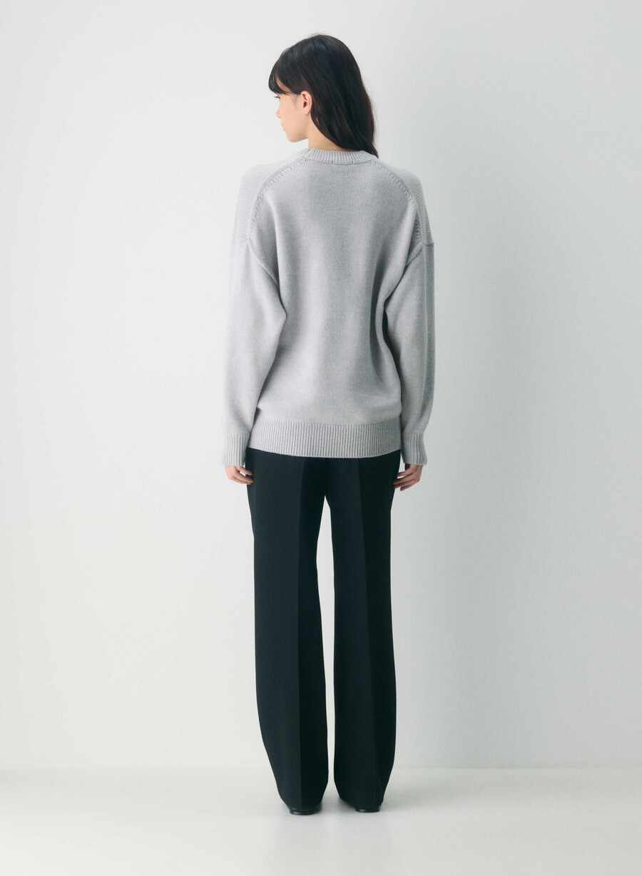 grober merinowollpullover mit rundhalsausschnitt meliertes chrom