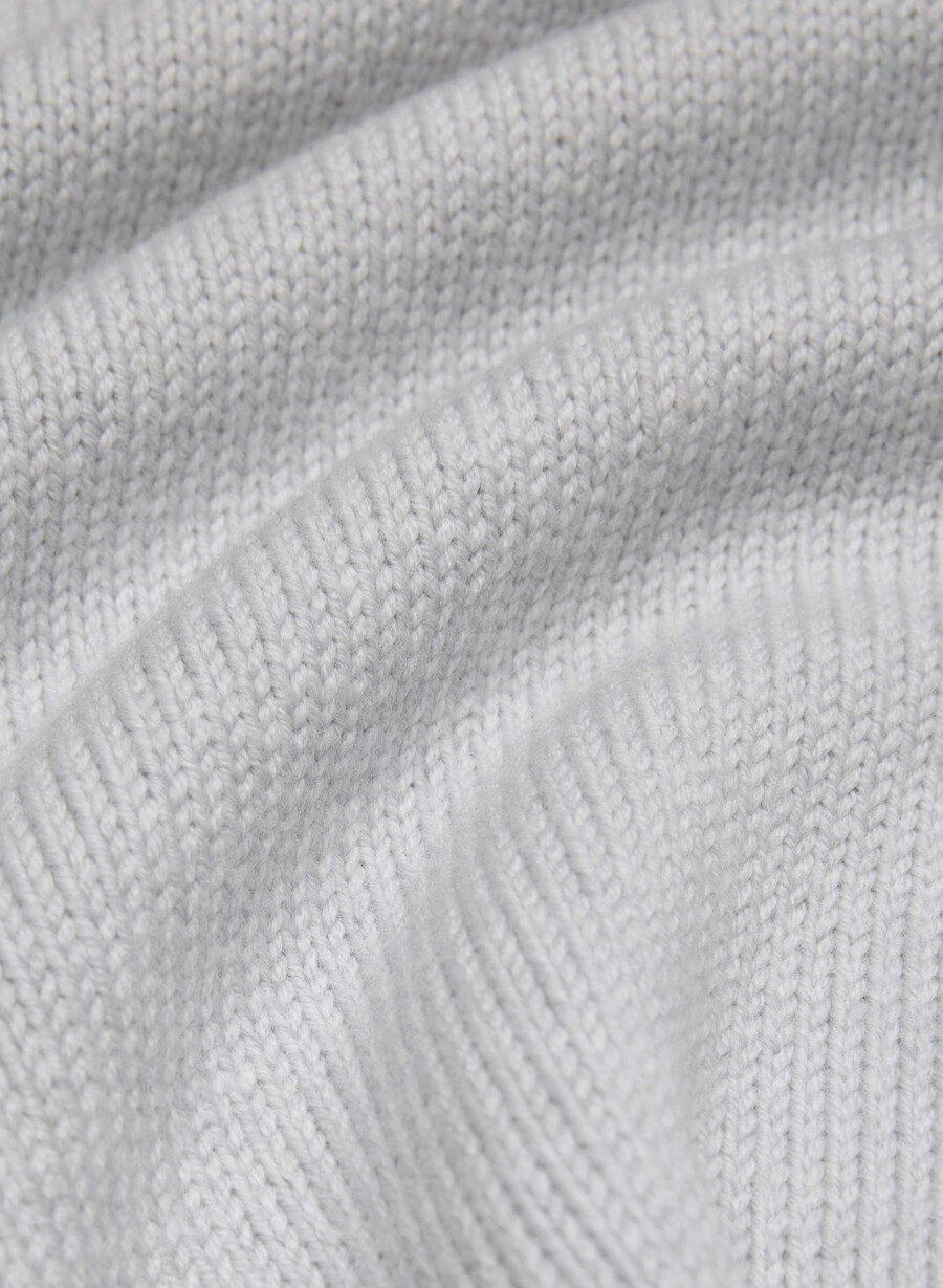 grober merinowollpullover mit rundhalsausschnitt meliertes chrom