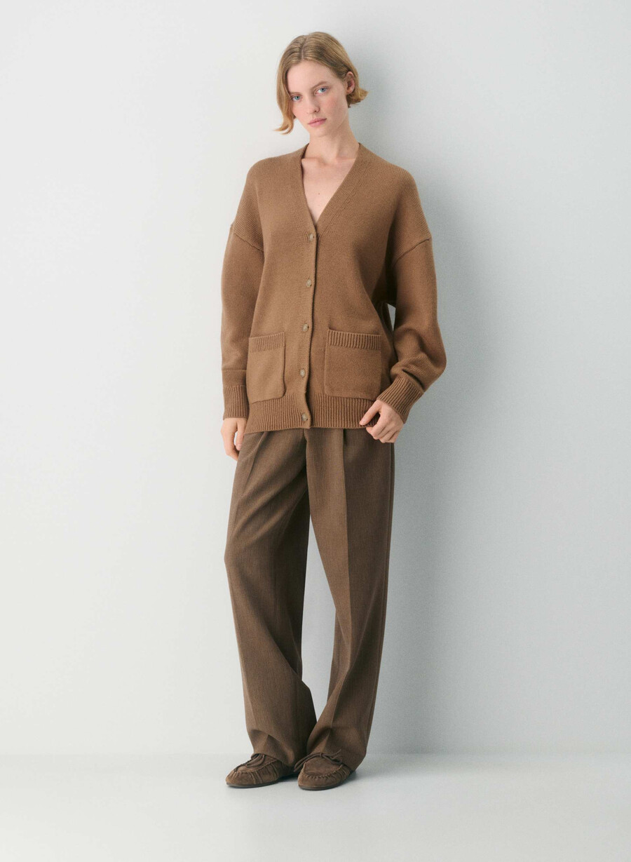 grobstrickjacke aus merinowolle mit v-ausschnitt von saville