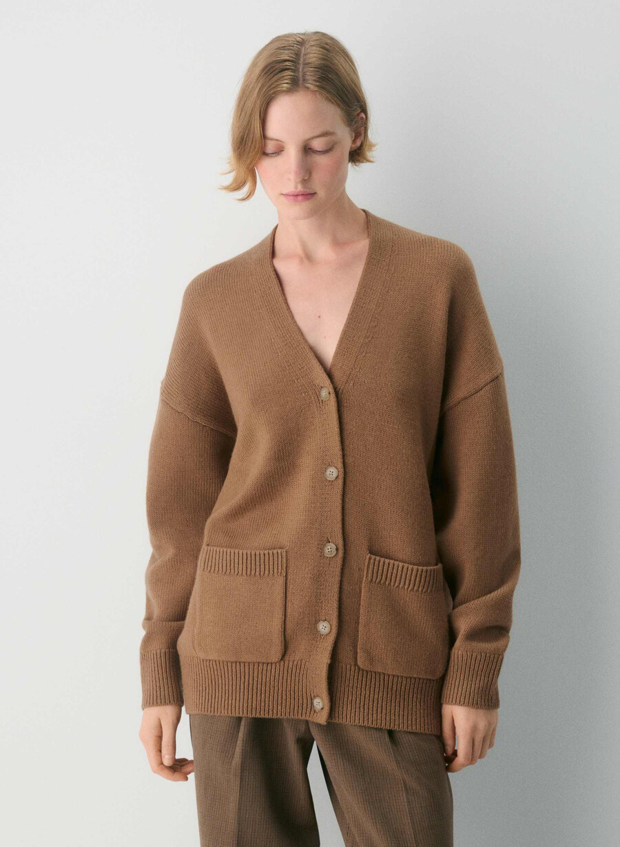 grobstrickjacke aus merinowolle mit v-ausschnitt von saville