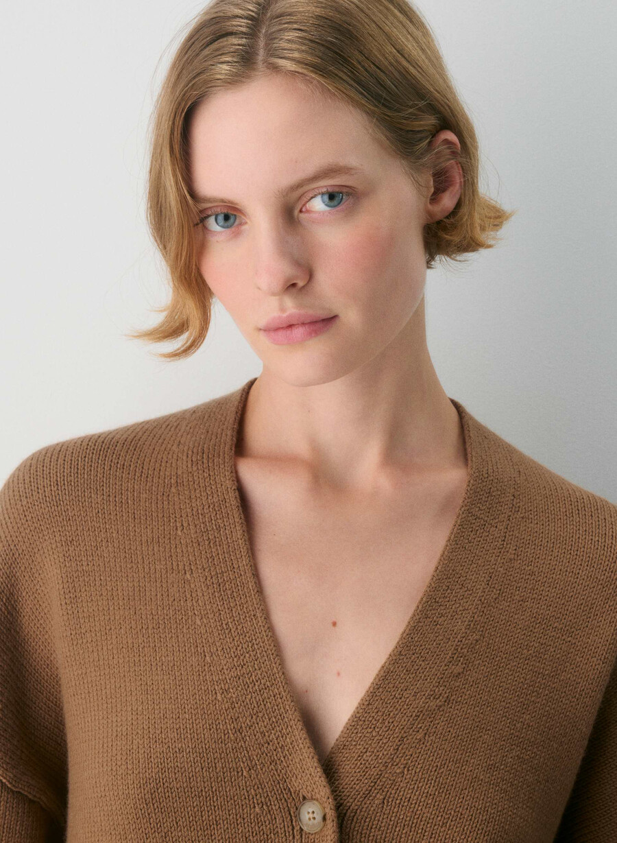 grobstrickjacke aus merinowolle mit v-ausschnitt von saville