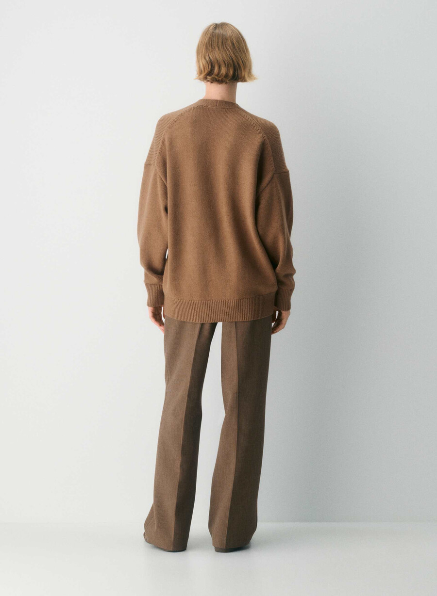 grobstrickjacke aus merinowolle mit v-ausschnitt von saville
