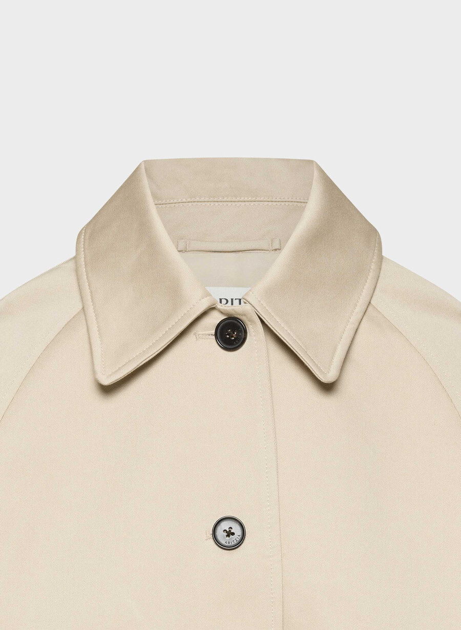 regent kurzer trenchcoat – rich twill marcona beige