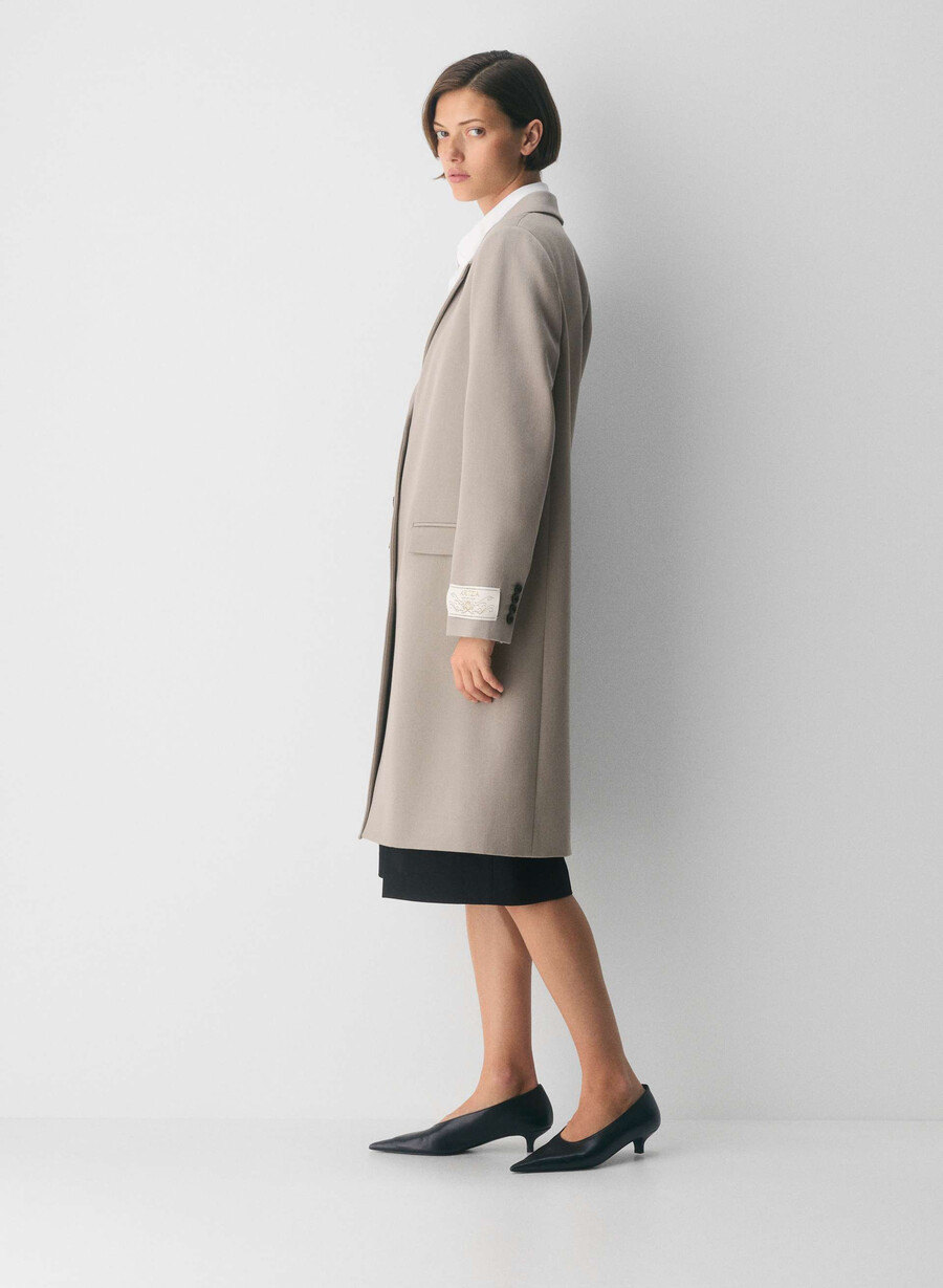 der genre-mantel smoky ash