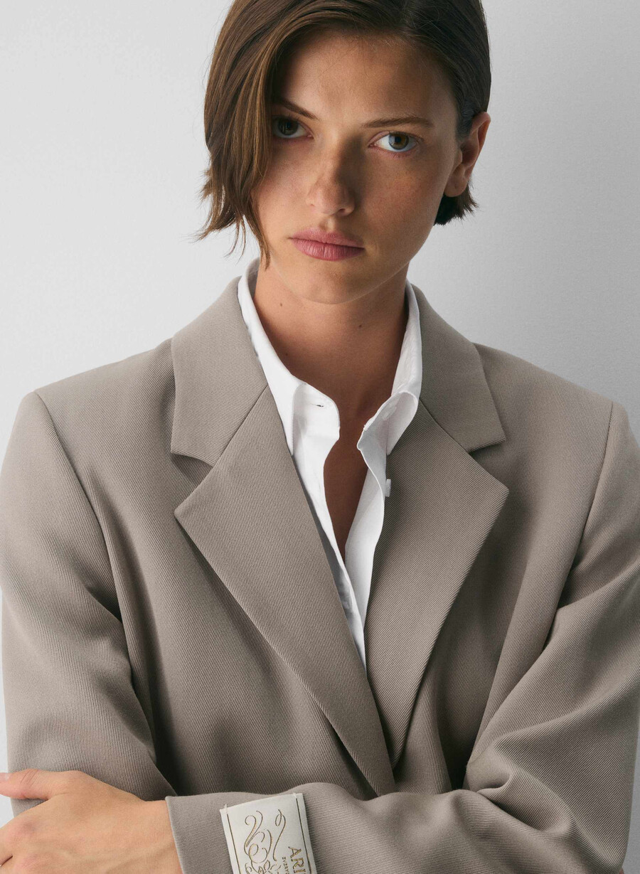 der genre-mantel smoky ash