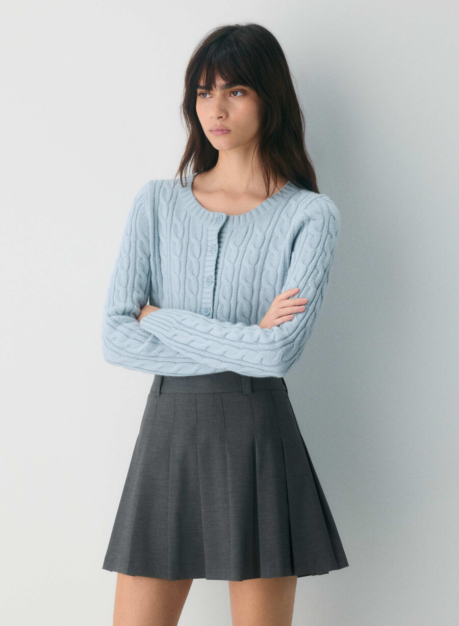 teetassen-strickjacke in taublau