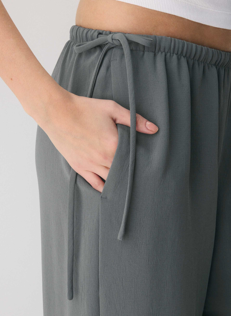 artisan hose – crepette dunkelgrau